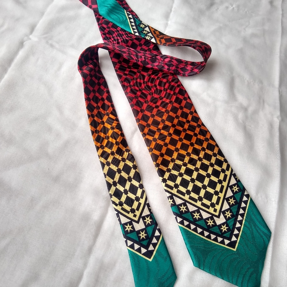 Versace tie - Picture 2 of 2
